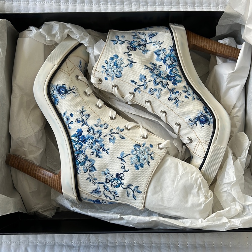 High boots style converse size 37.5 for women with embroidered fabric
